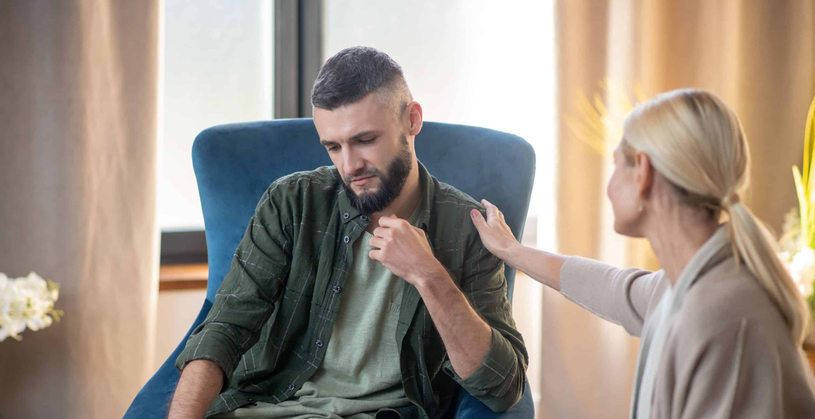 Man learning different between PTSD vs Bipolar